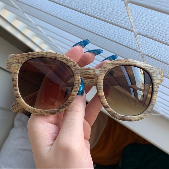 Wood-Like Sunglasses - Picture 1 of 4